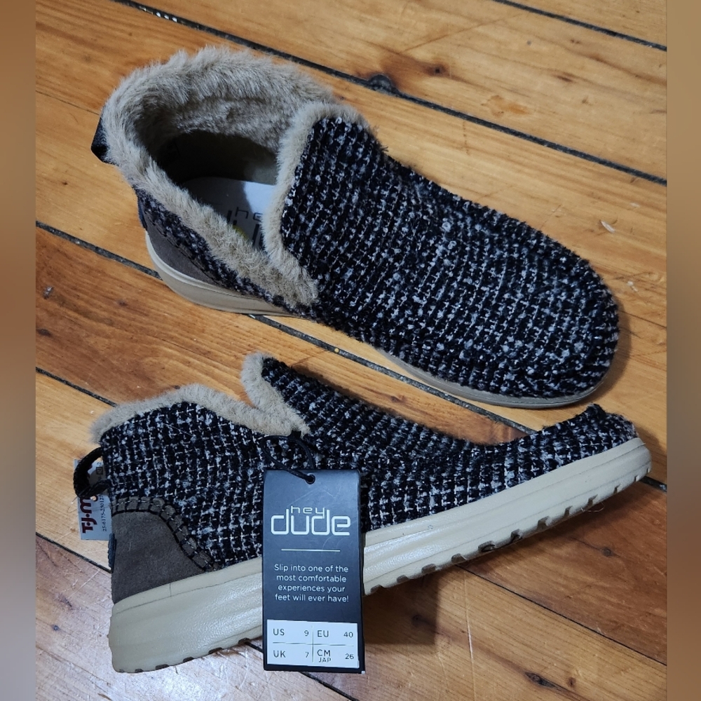 Hey Dude Denny - Tan size 9 NWT